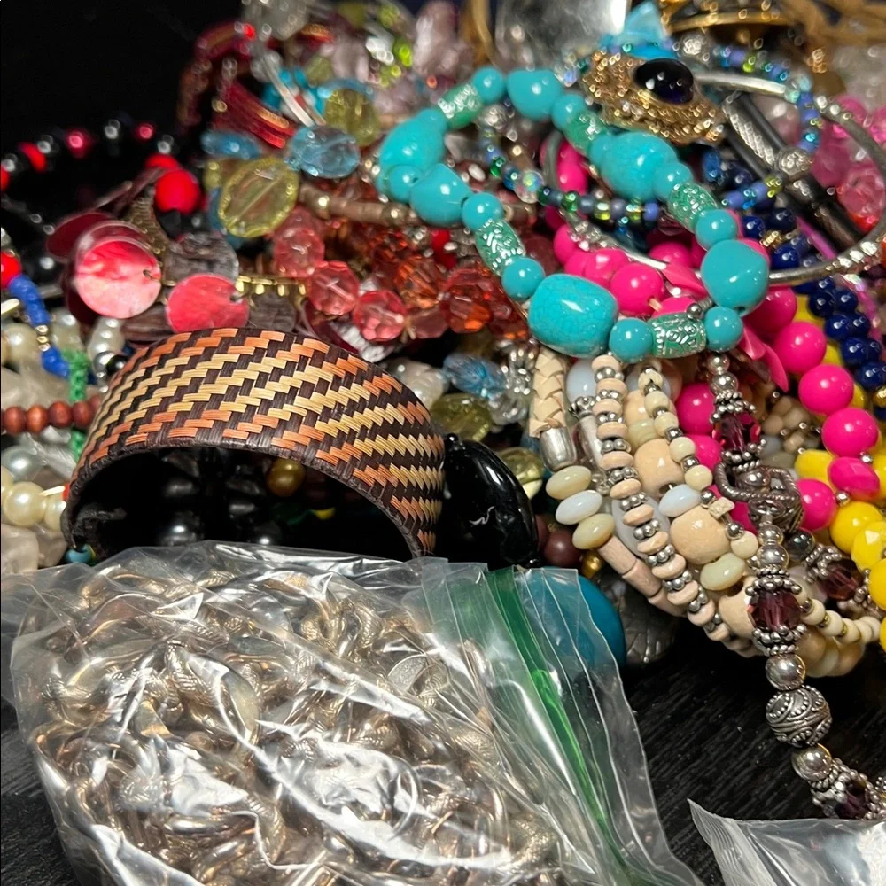 Gallon Bag Lot of Craft Jewelry Some Wearable - Picture 10 of 17